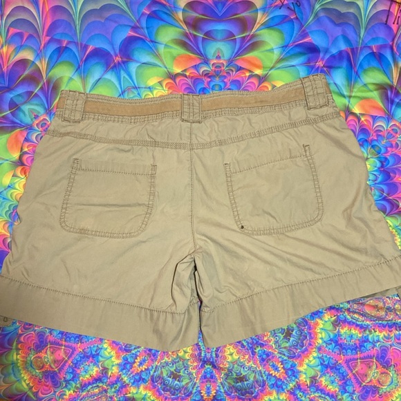 Women’s 14 FADED GLORY khaki shorts inseam 6” measurement laying flat is 19” - Picture 2 of 10